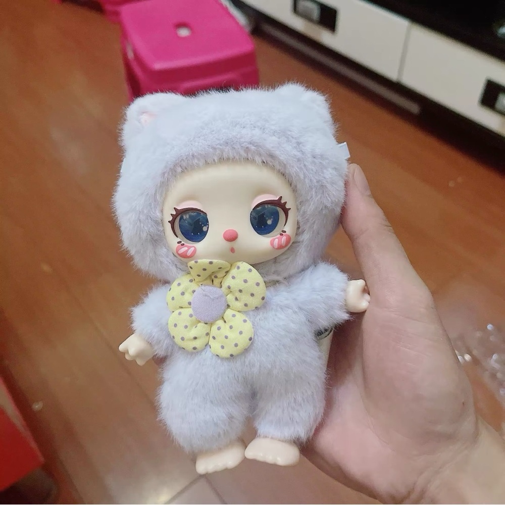 Liila’s Lucky Cat Version 1 Unopened Blind Box - Picture 9 of 12